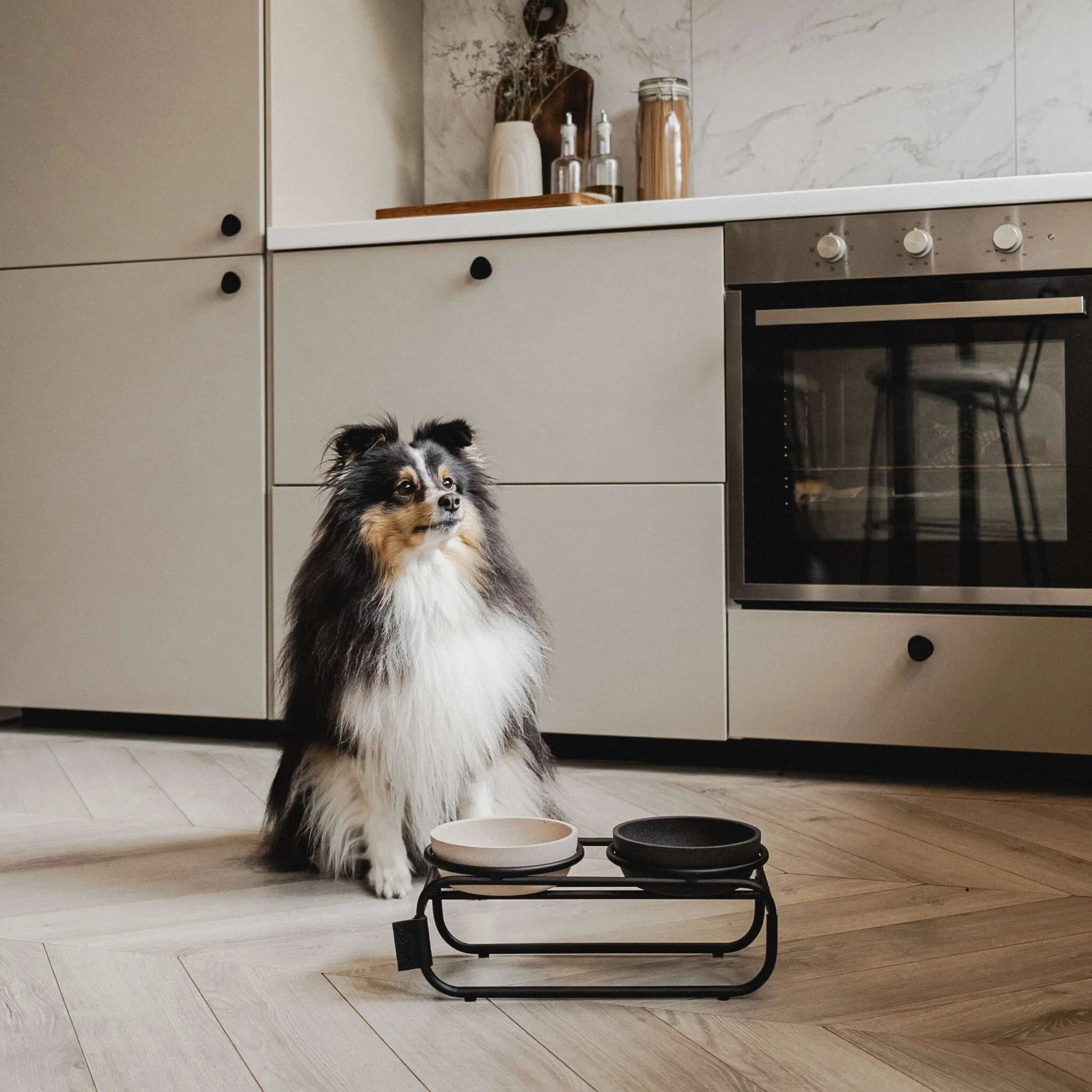 Butler Verhoogde Kom Standaard - Zwart