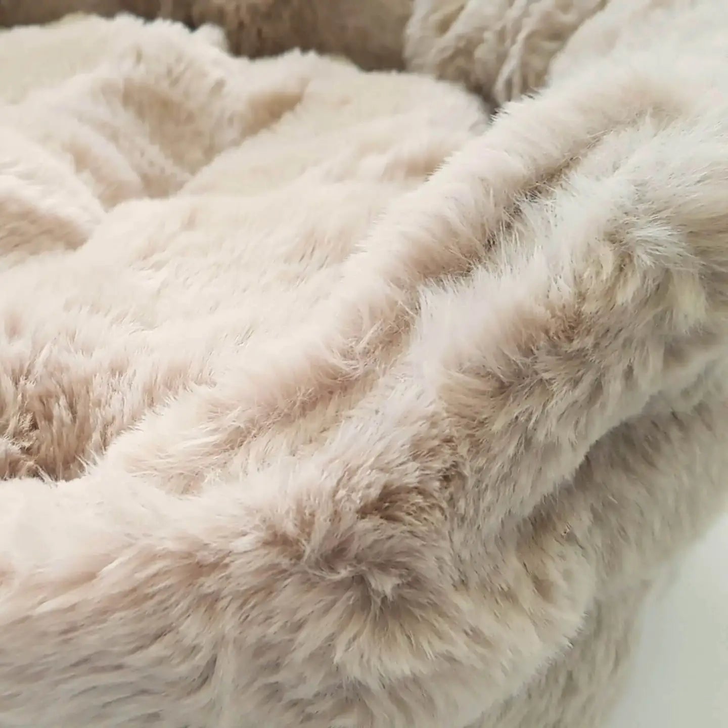 Dog Basket Faux Fur | Beige