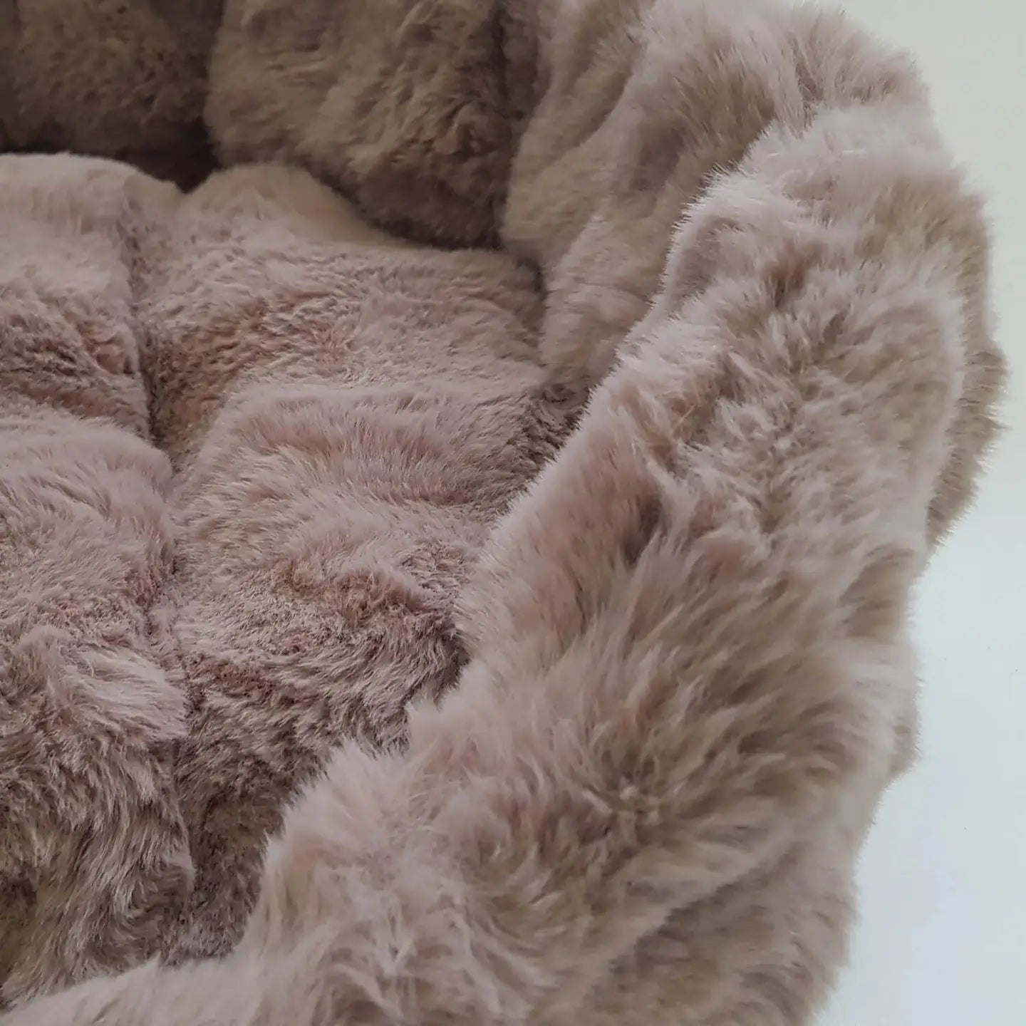 Dog Basket Faux Fur | Brown